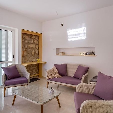 Elegant Apartment Iris マリ・ロシニュ エクステリア 写真
