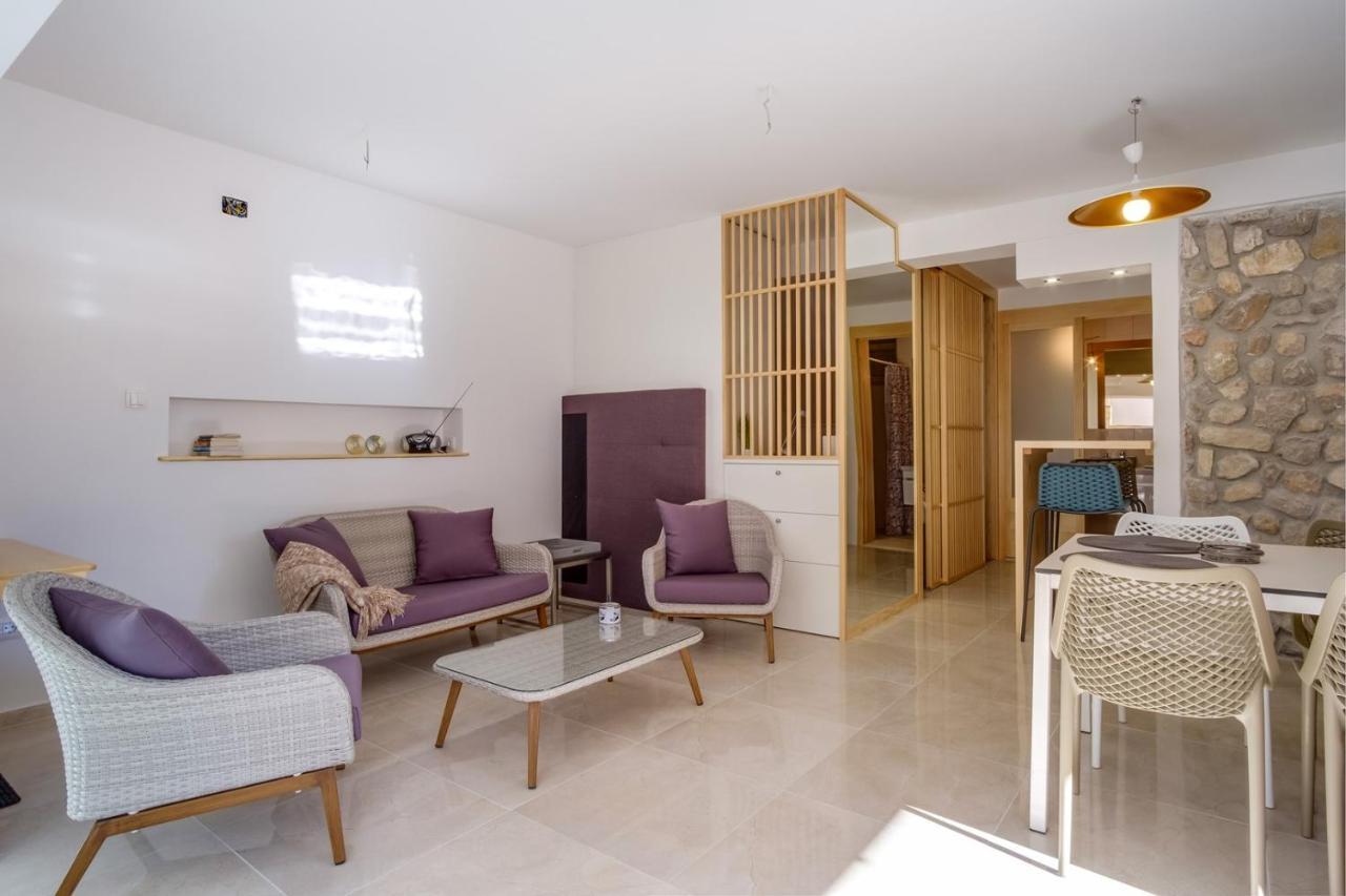 Elegant Apartment Iris マリ・ロシニュ エクステリア 写真
